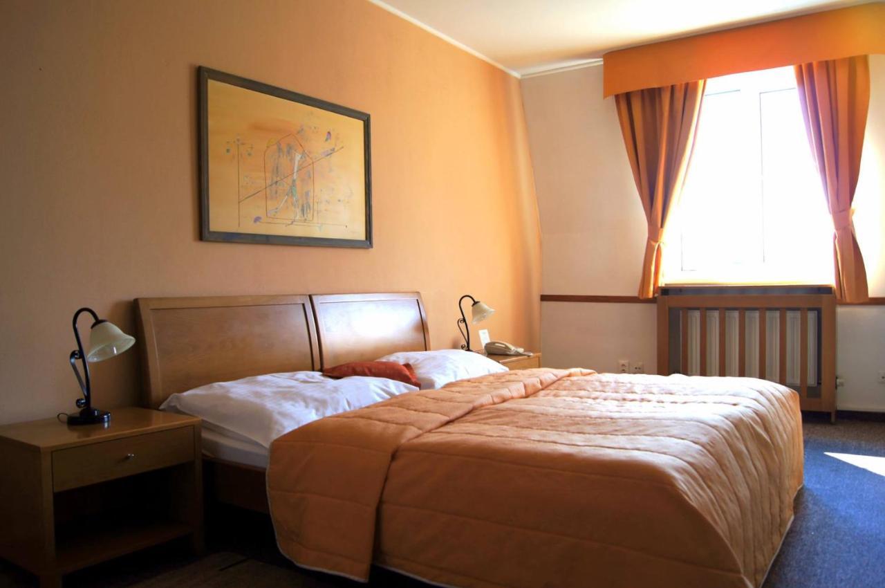 Hotel Kastiel Agatka à Chorvatsky Grob Extérieur photo