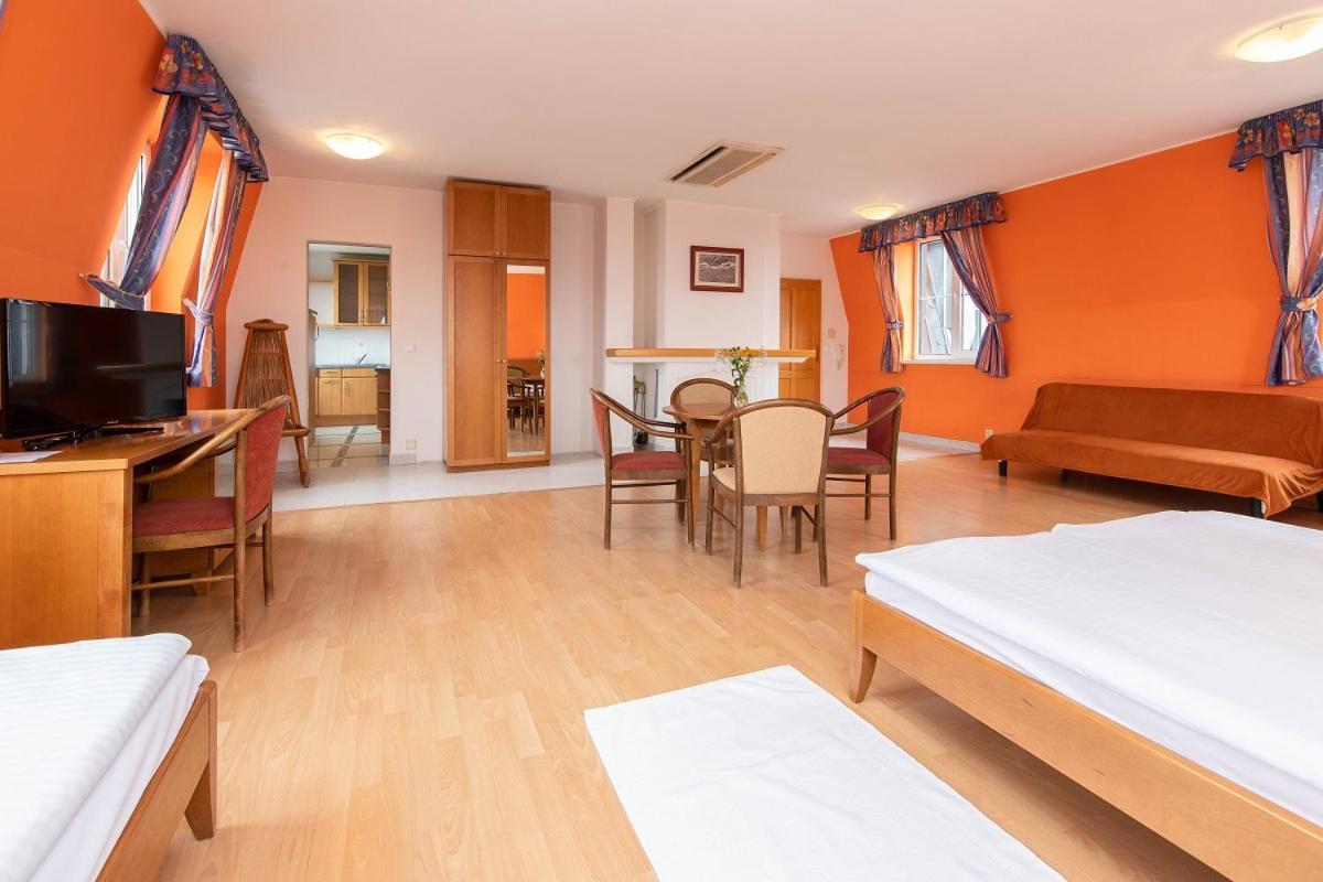 Hotel Kastiel Agatka à Chorvatsky Grob Extérieur photo