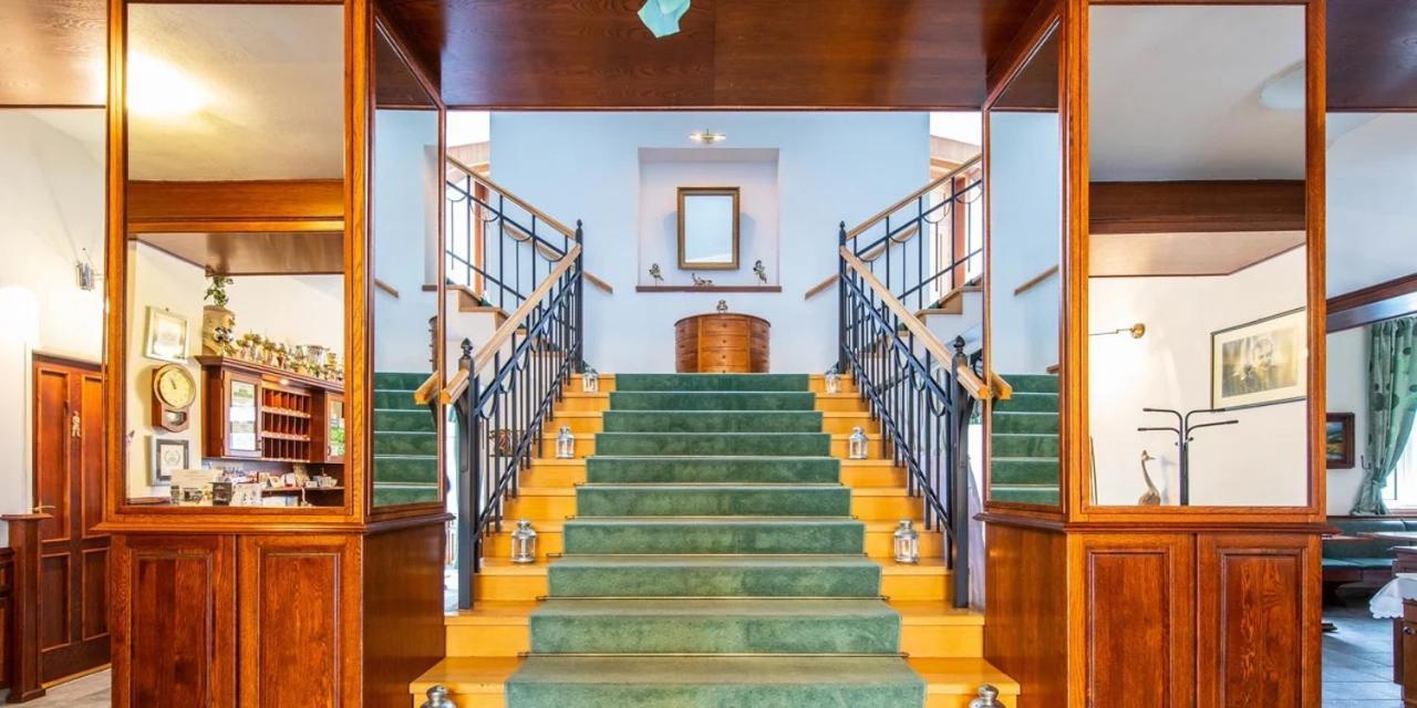 Hotel Kastiel Agatka à Chorvatsky Grob Extérieur photo
